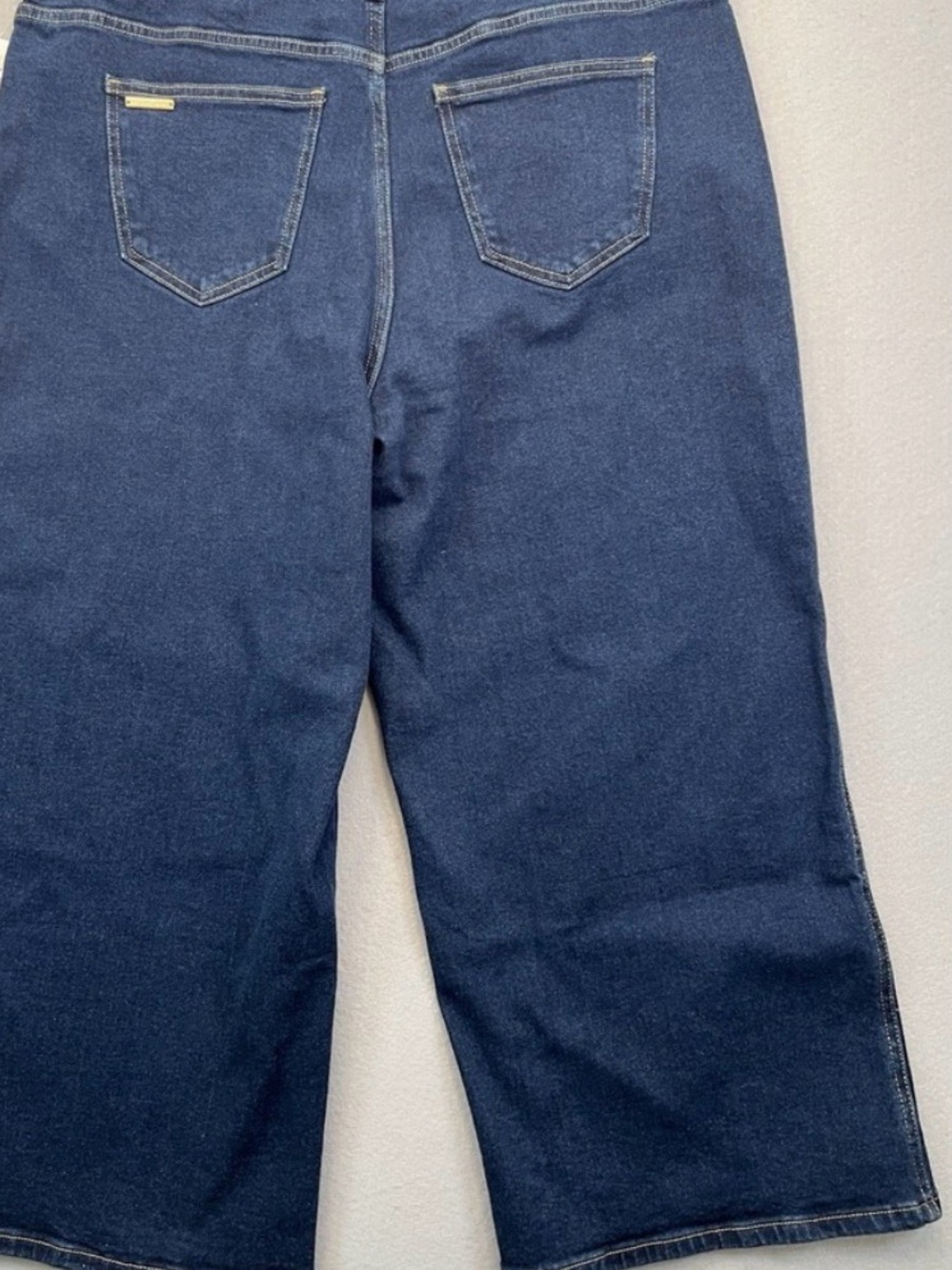 Women’s dark wide leg cropped jeans